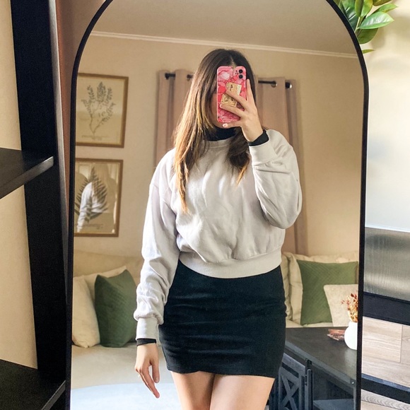 Wild Fable | Cropped Light Grey Sweatshirt - Picture 3 of 5